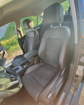 Volkswagen Passat cena 130000 przebieg: 88400, rok produkcji 2021 z Warszawa małe 742